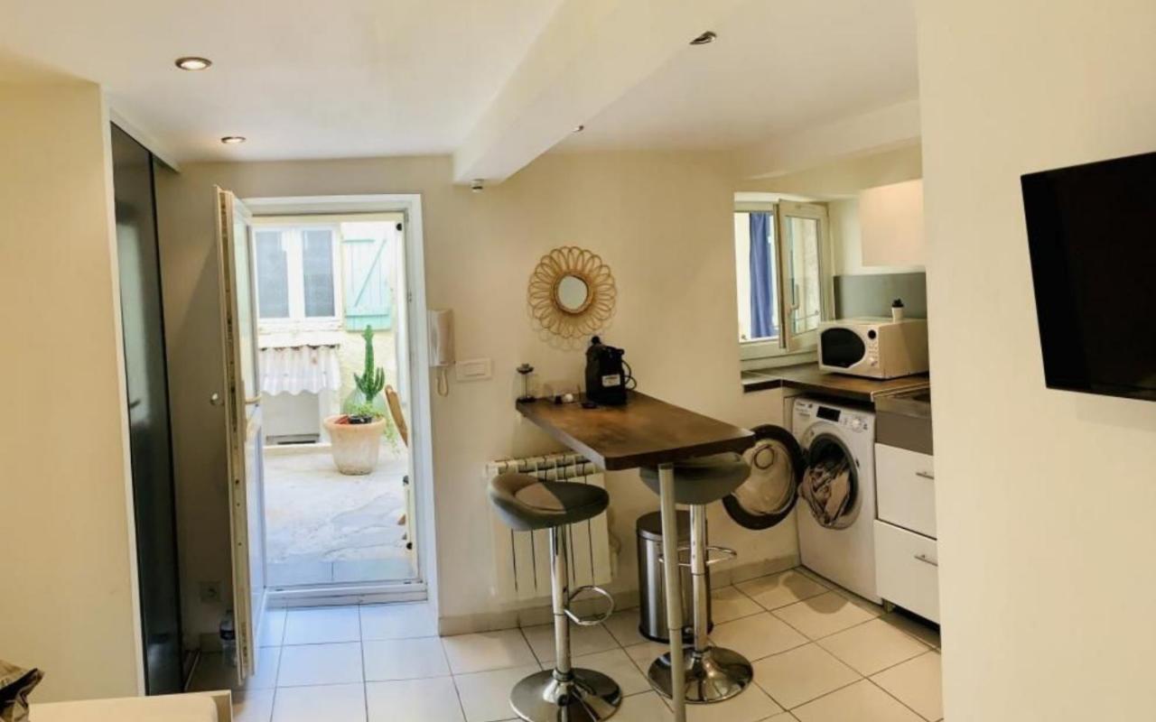 Charming Studio For 2 People In By Weekome *